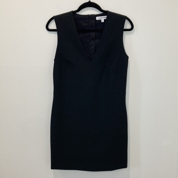Elizabeth and James V Neck Black Shift Dress - Picture 4 of 9